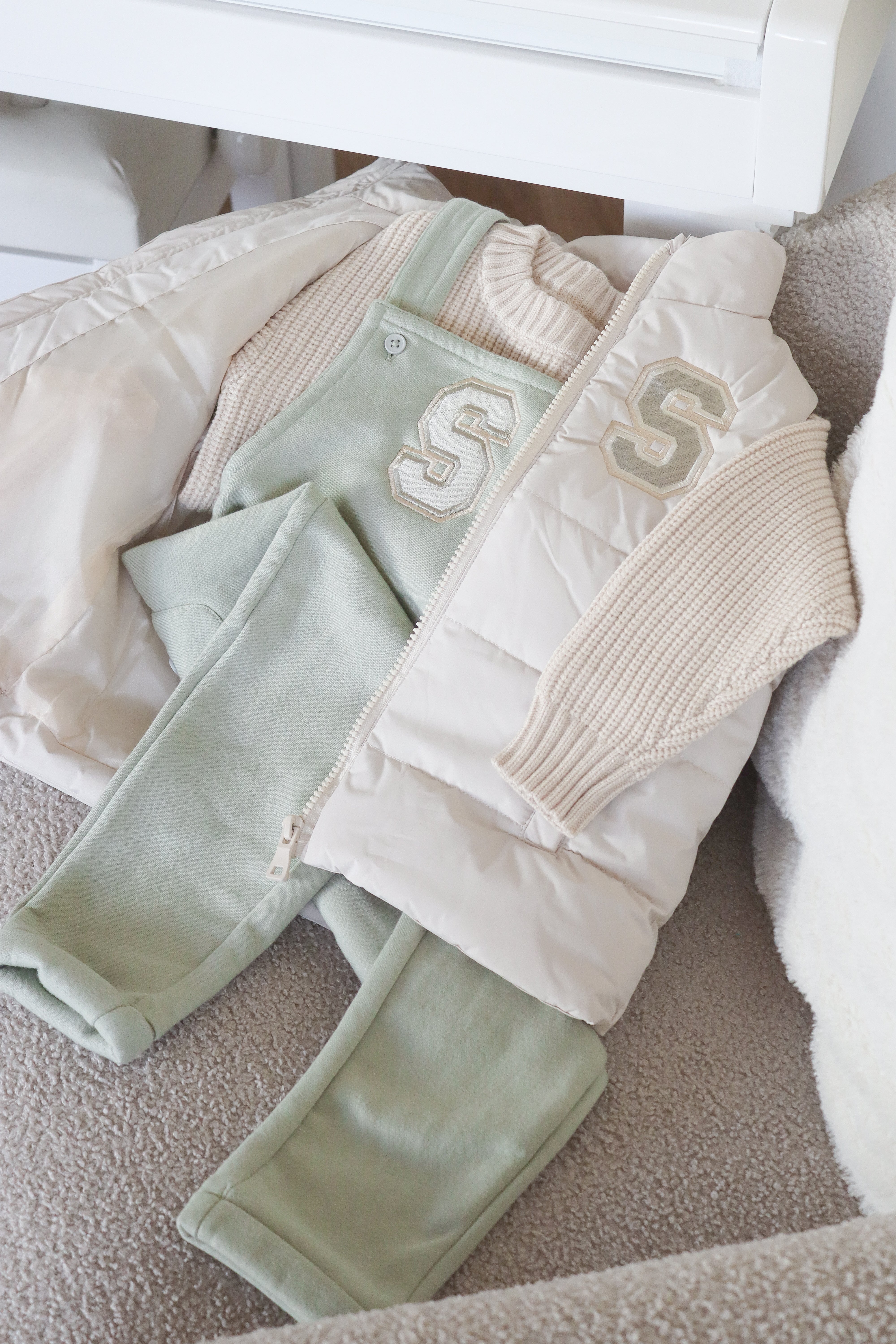 Gilet, dungs and knit jumper set