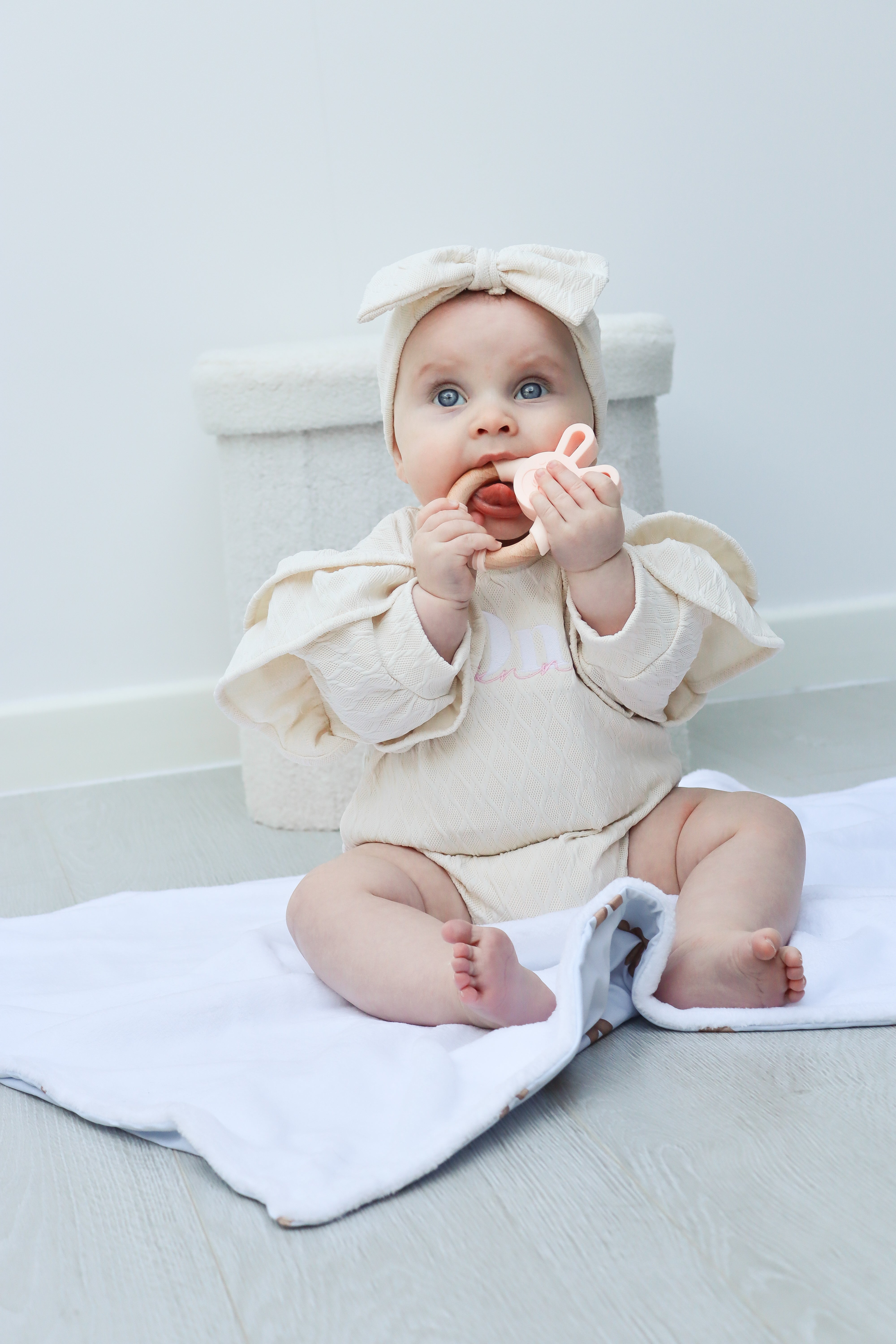 Frill sleeve romper and bow head band