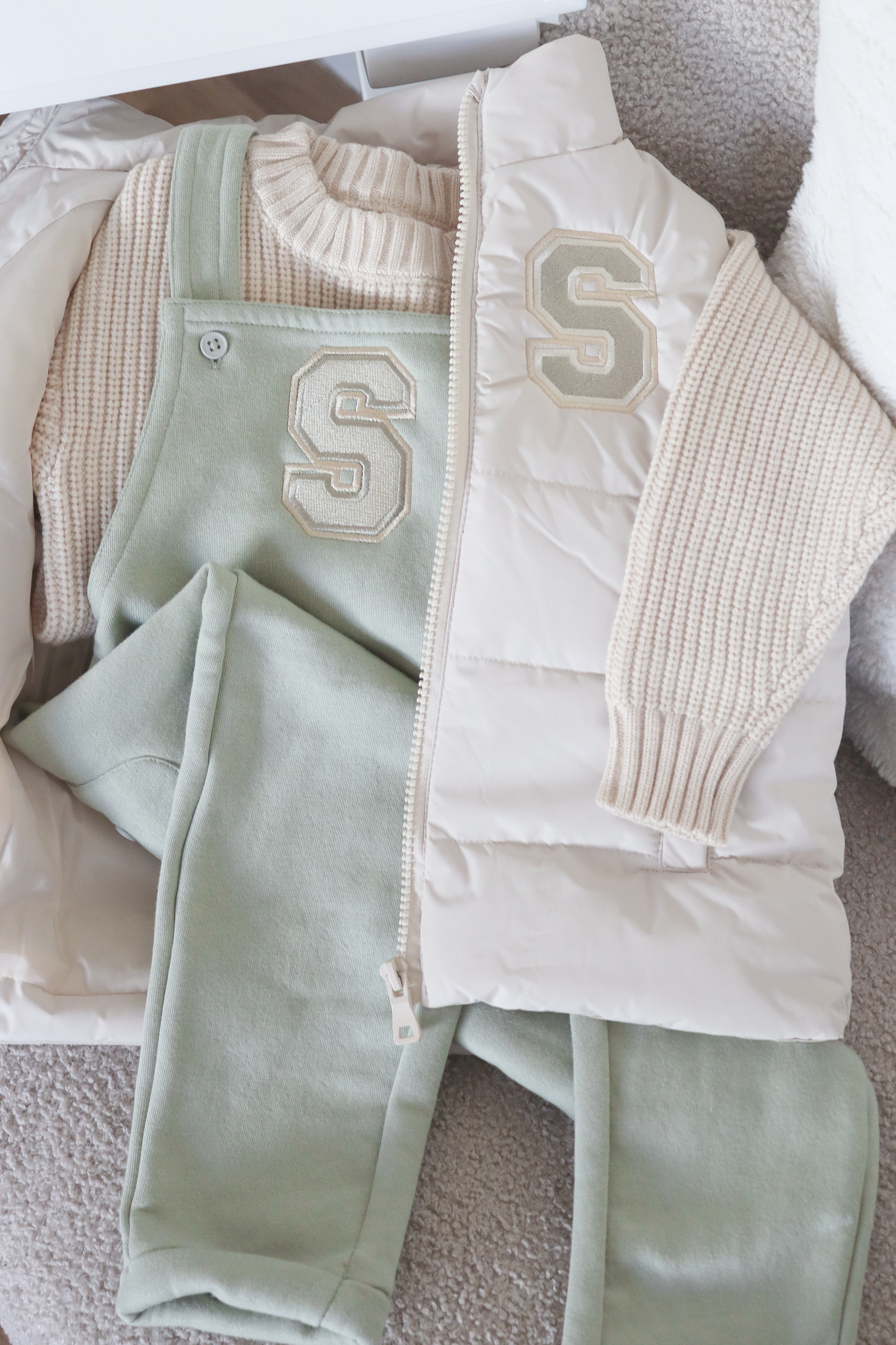 Gilet, dungs and knit jumper set